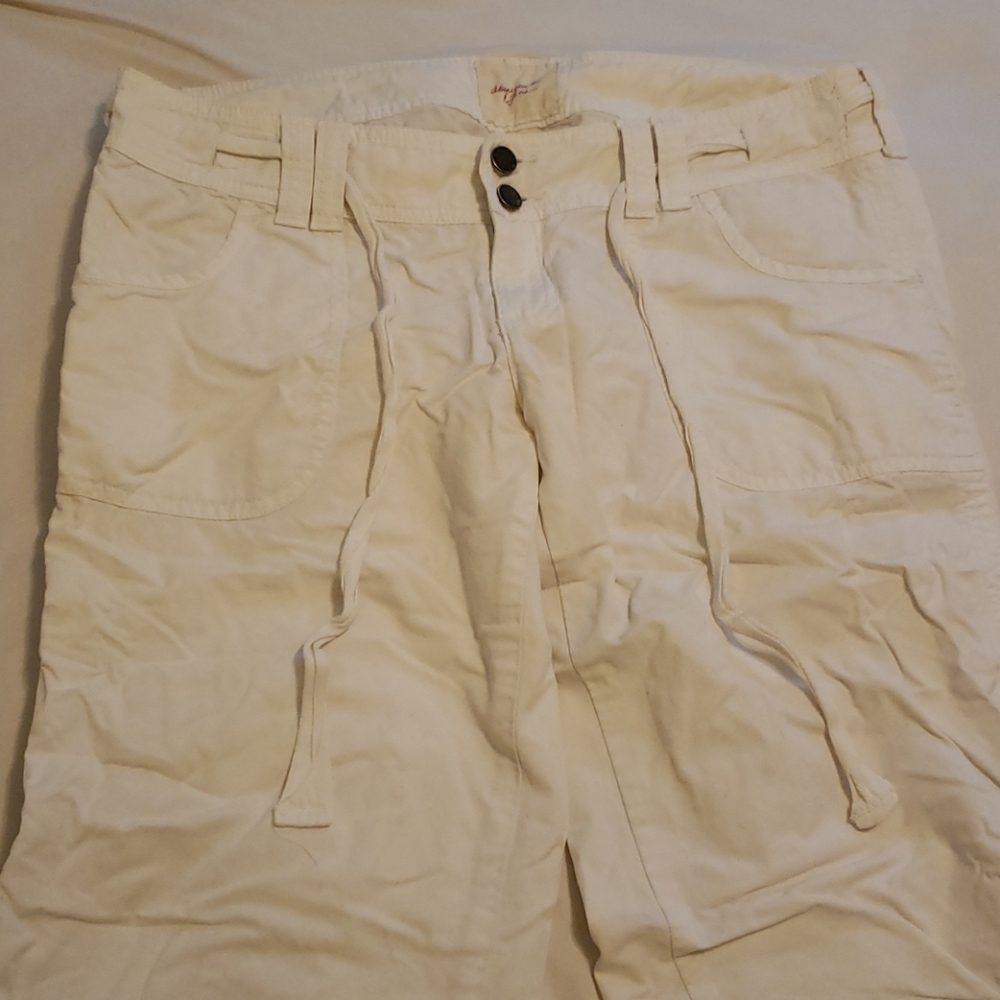 Abercrombie white cargo capris 4